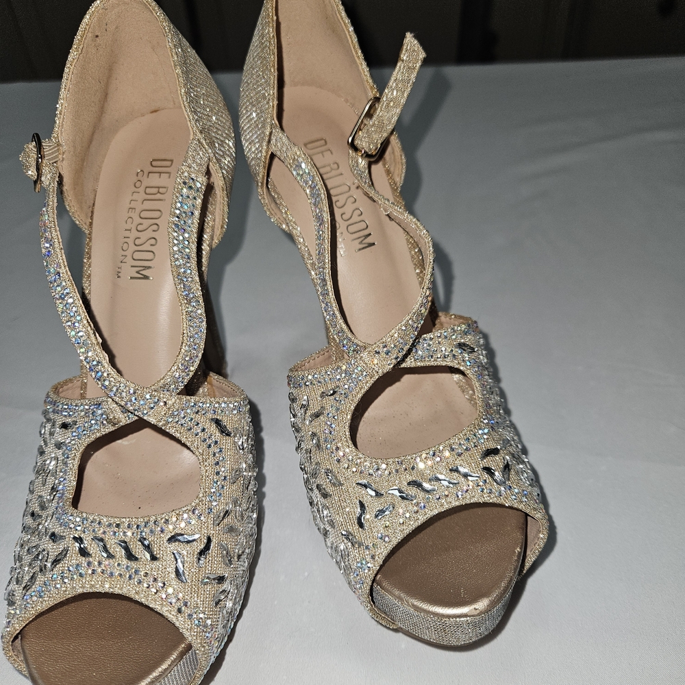De Blossom Collection Glittering Silver and Gold Heels 5" Heels, Size 6 1/2 - Picture 2 of 7